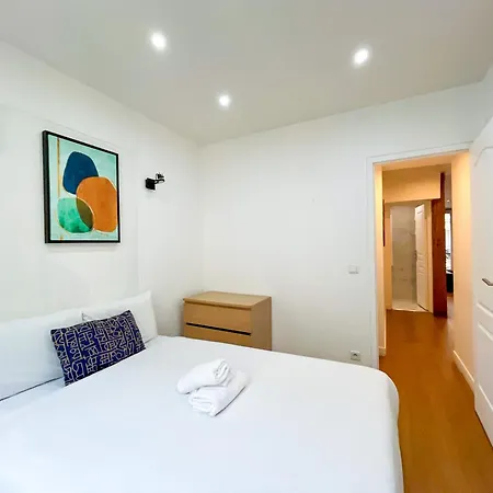 Urban Flat 18 - Charming 2bdr Parisian Apartment *