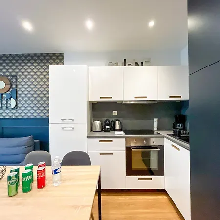 Urban Flat 18 - Charming 2bdr Parisian Apartment *