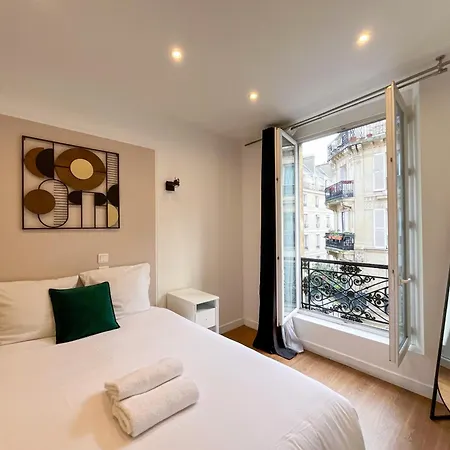 Apartment Urban Flat 18 - Charming 2bdr Parisian *