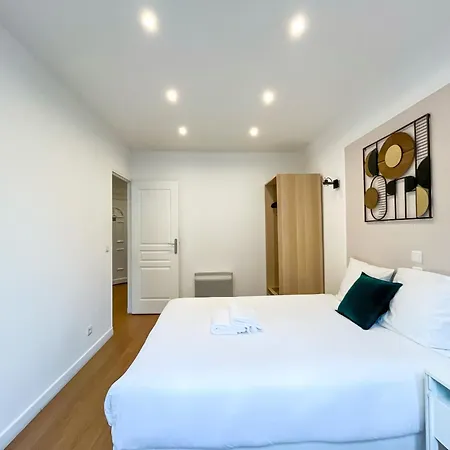 Urban Flat 18 - Charming 2bdr Parisian * Paris